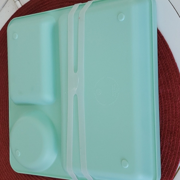 10" Kids Plastic Divided Plate - Picture 3 of 4